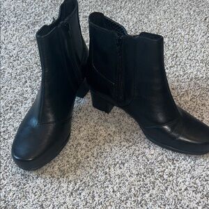 NWOT Clarks Artisan Black Leather Ankle Boots